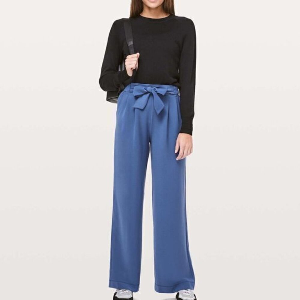 Lululemon Noir Pant Woven Gatsby Blue Size 4